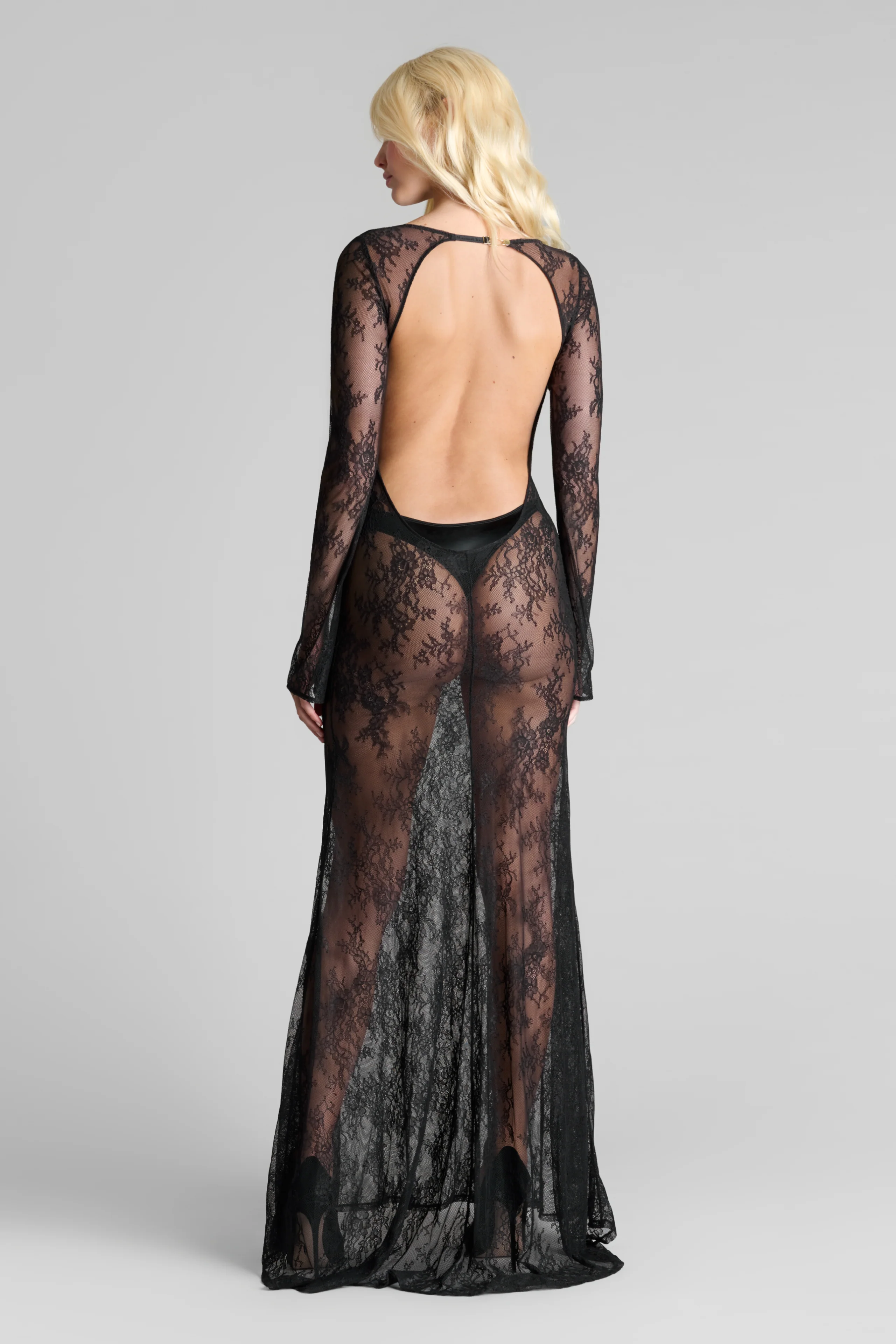 030 Langes Spitzenkleid mit offenem Rücken - Le Vestiaire - Image 5